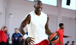 Bryant Dunston Olympiakos’a Döndü: Anadolu Efes’in Efsane Pivotu