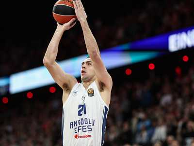 Anadolu Efes’in Eski Şutörü Cole Swider Lakers’a Geri Döndü