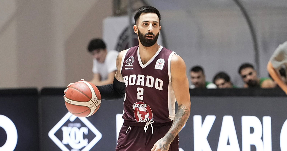 Alex Perez Pizza Bulls Bordo formasıyla hazırlık maçında