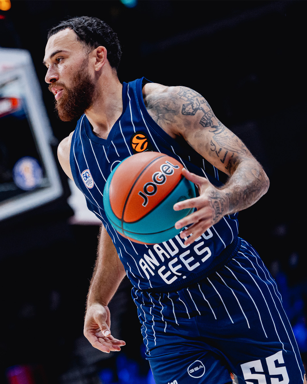 Anadolu Efes'te Mike James'in durumu belirsizliğini koruyor