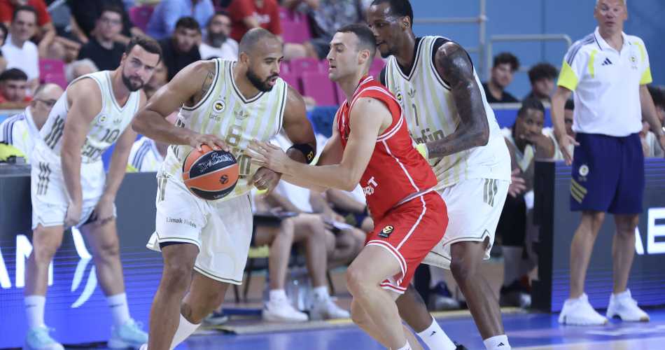 Fenerbahçe Tarfin - Olympiakos Girit Turnuvası maçından bir kare