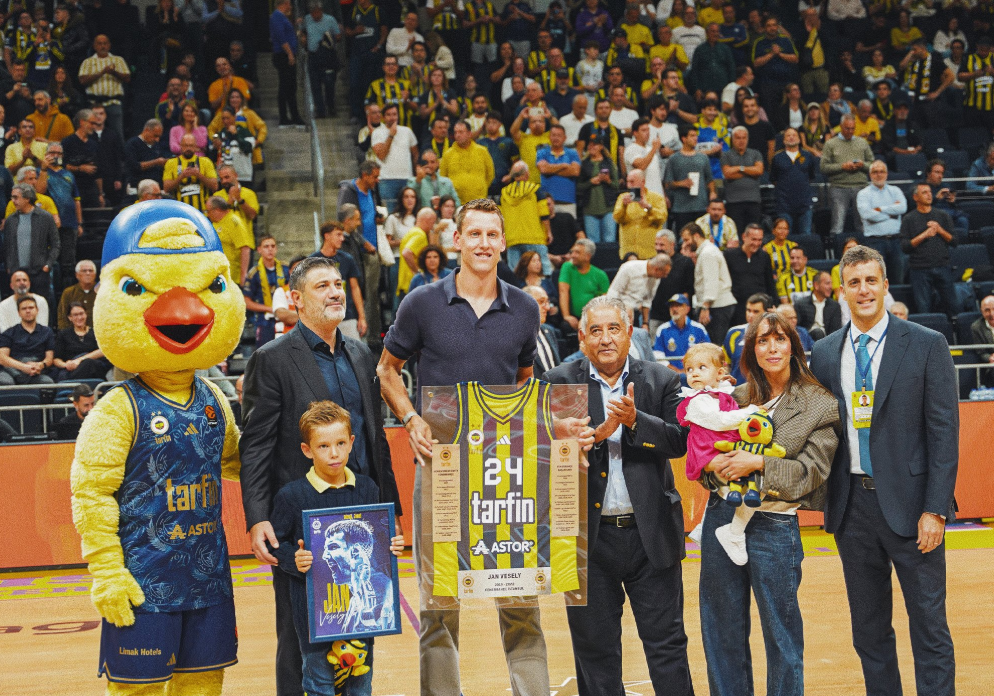 Fenerbahçe'de Jan Vesely forması emekli töreni
