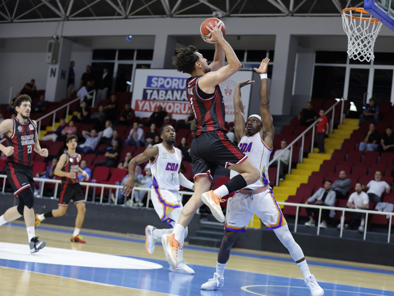 CO Basket - Gaziantep Basketbol maç fotoğrafı