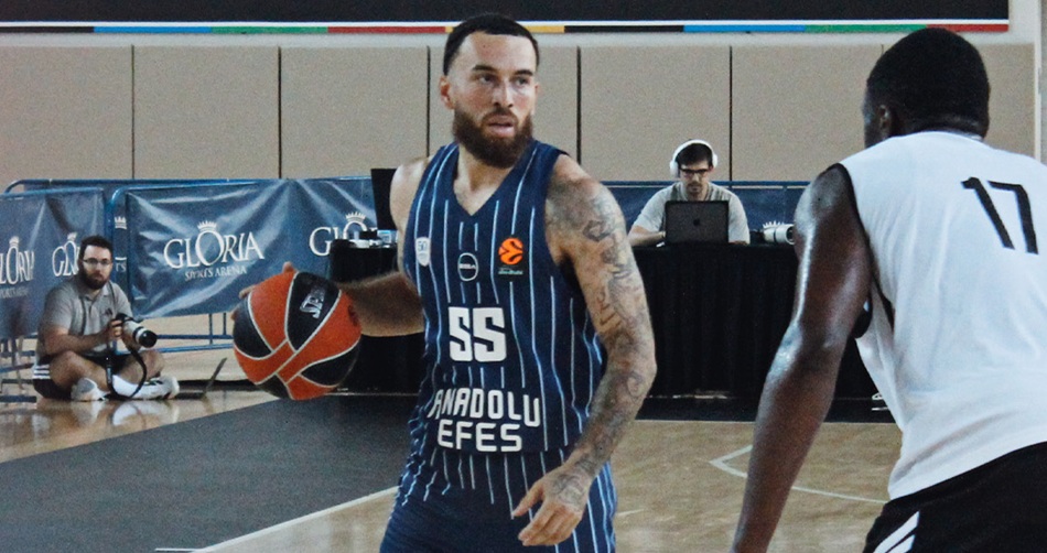 Mike James Anadolu Efes medya gününde açıklama yapıyor