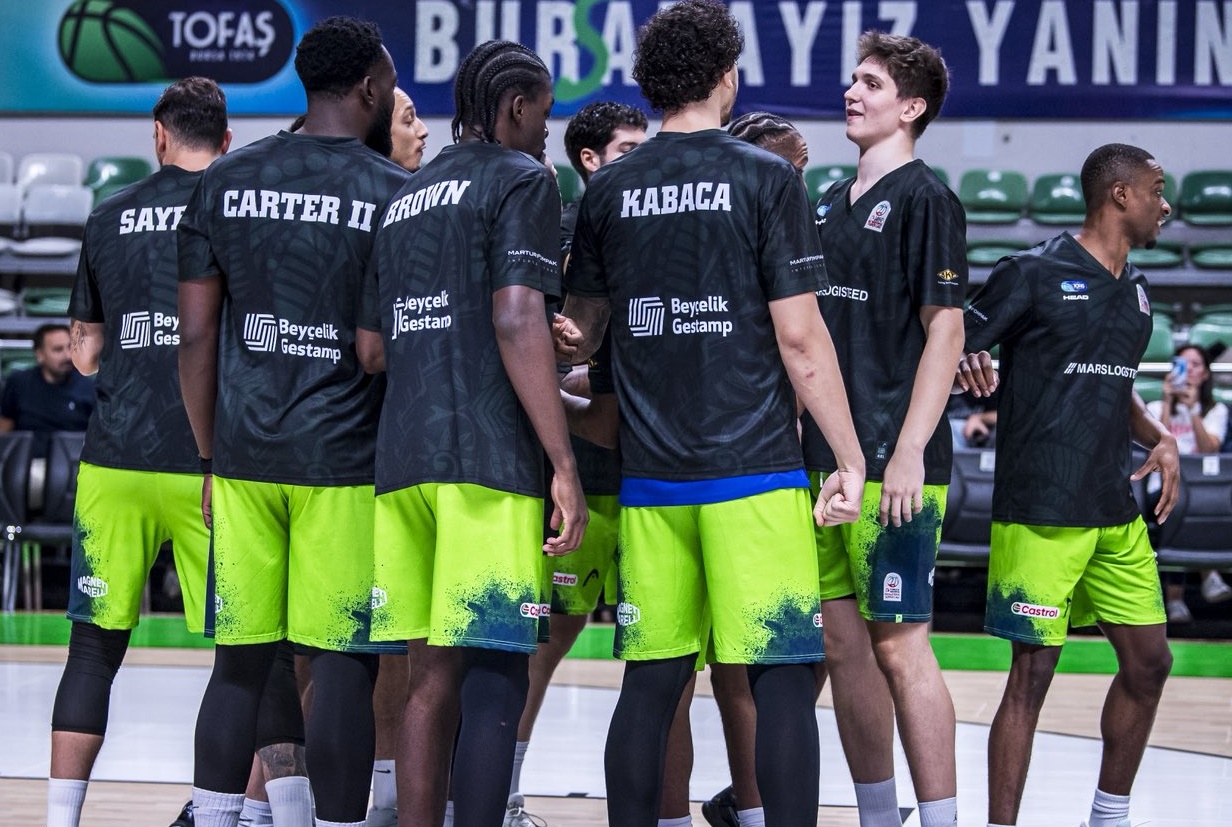 TOFAŞ'ın EuroCup açılış maçında Bursa salonu