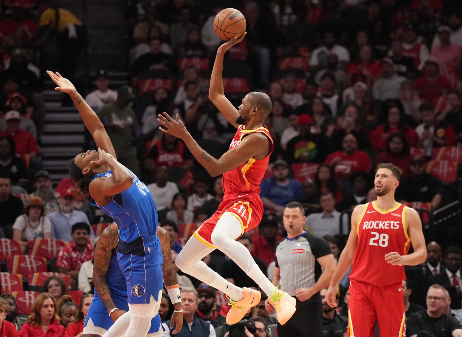 Alperen Şengün, Houston Rockets - Dallas Mavericks maçında