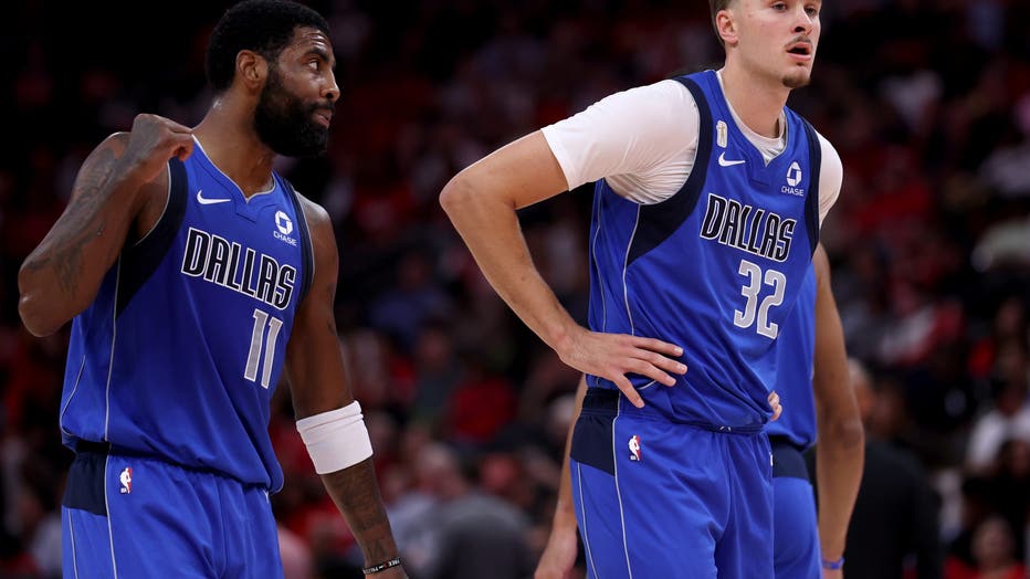 Houston Rockets, sezon açılışında Dallas Mavericks'i 128-110 yendi