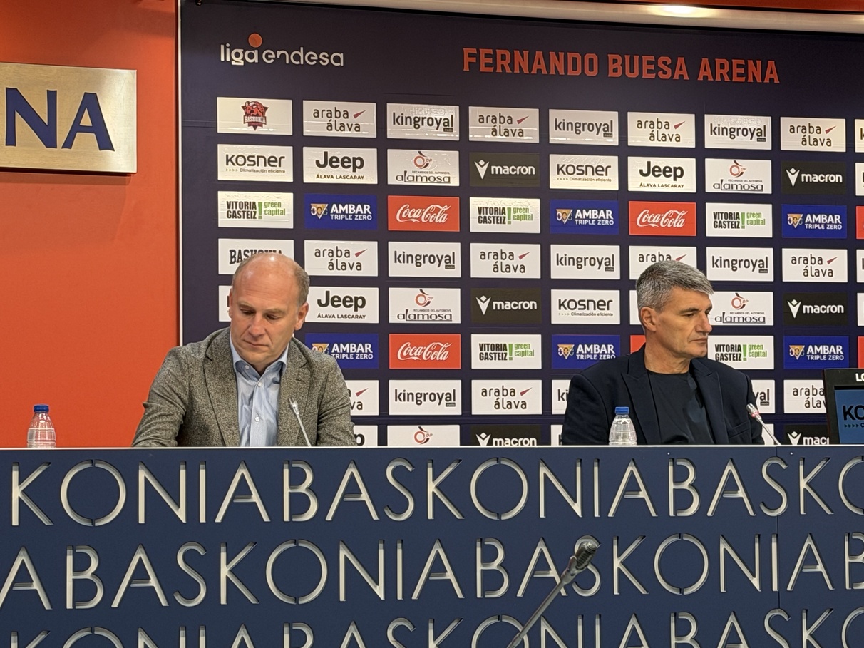 Baskonia sportif direktörü Félix Fernández, Perasovic'in tanıtım toplantısında konuştu