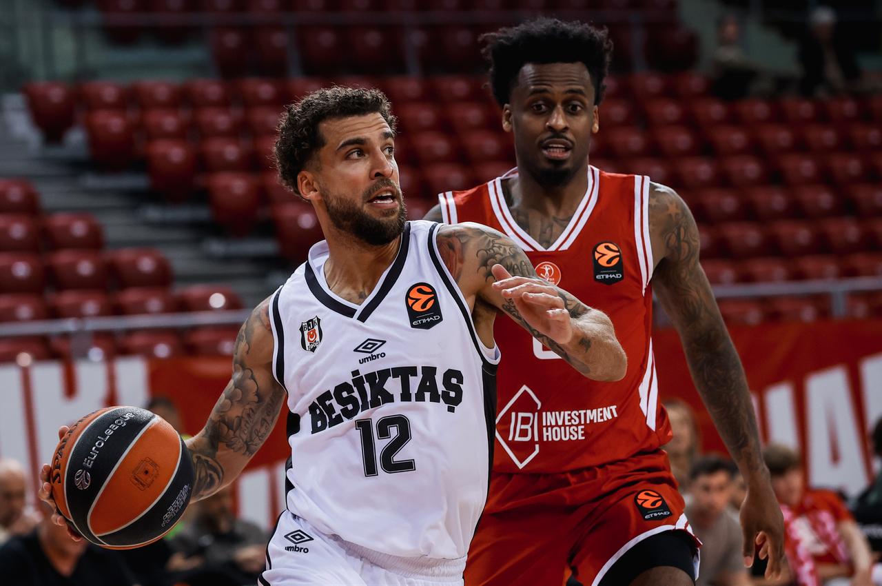 Scottie Wilbekin ve Beşiktaş oyuncuları Hapoel karşısında mücadele ederken