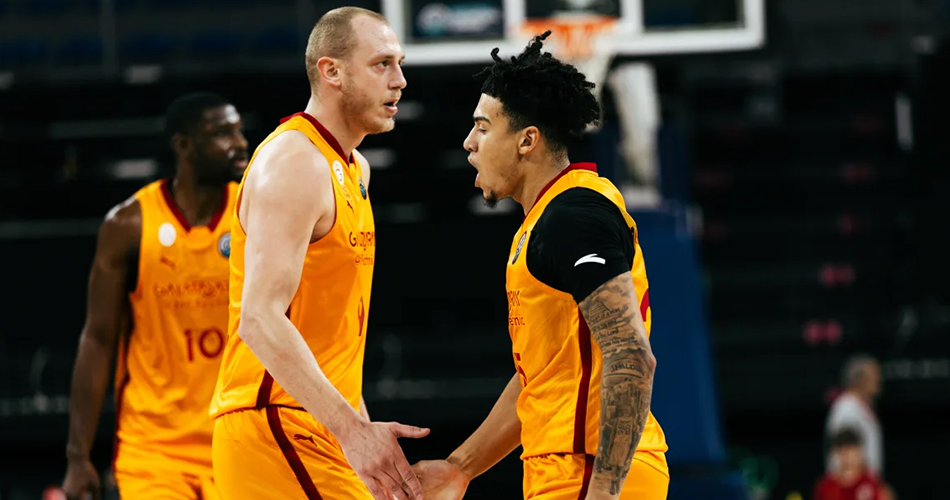 Galatasaray'ın yeni skoreri KJ Simpson
