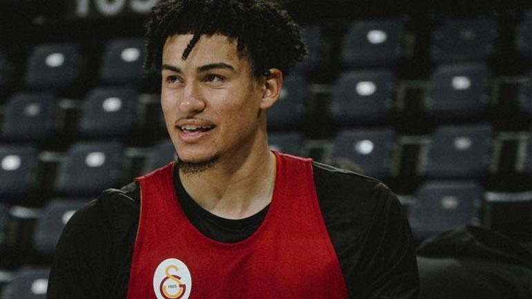 KJ Simpson Galatasaray formasıyla