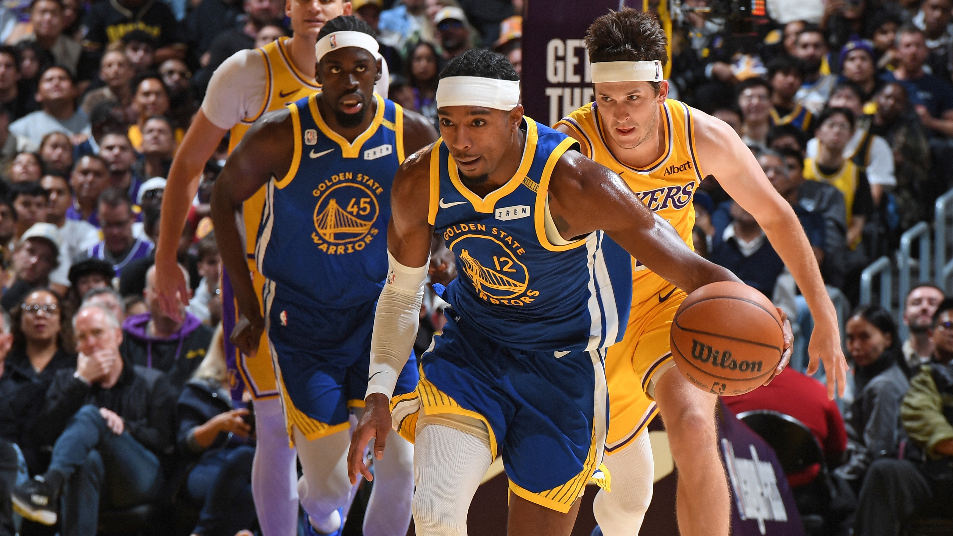 Lakers Warriors sezon açılış maçından bir kare