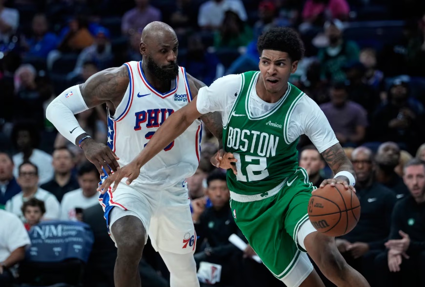 LeBron James Philadelphia 76ers formasıyla hazırlık maçında