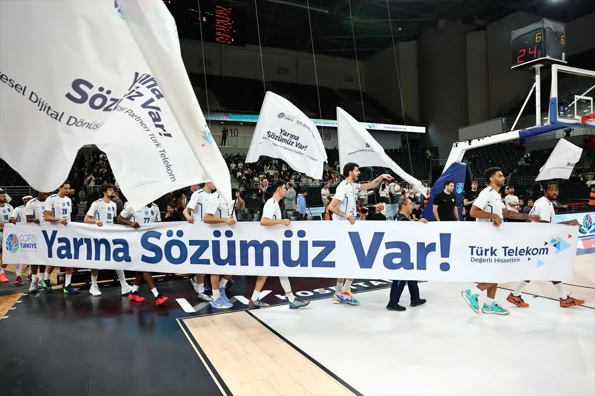 Türk Telekom oyuncuları COP31 için geri dönüştürülmüş formalarla sahada